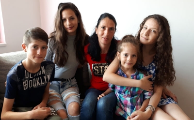 U domu Markovića šestoro dece: Ljudi nas osuđuju, ali mi smo srećni